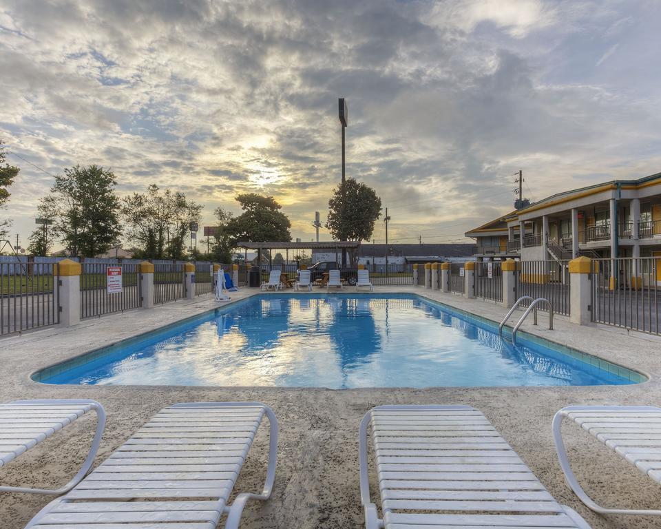 Econo Lodge Byron Exteriör bild
