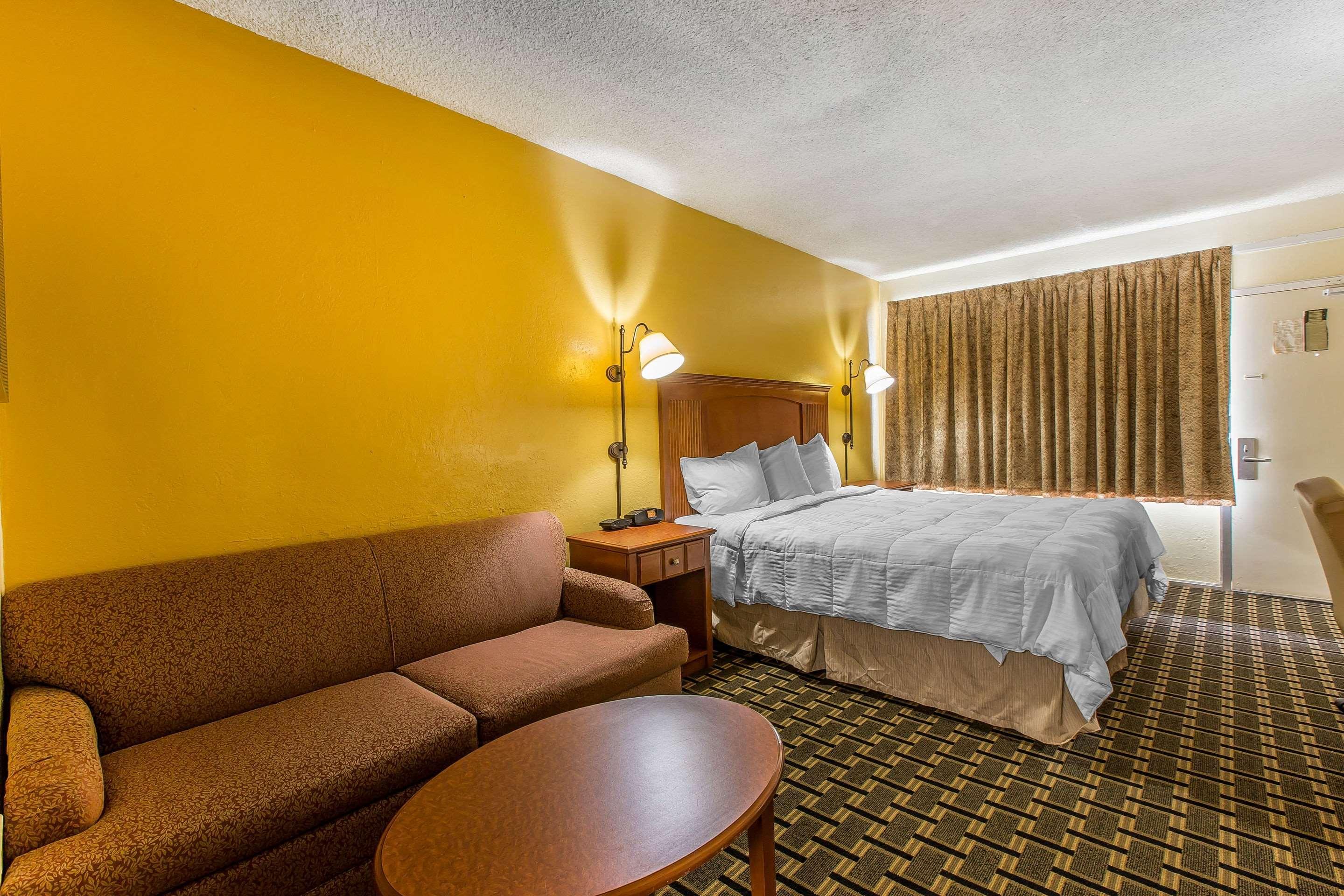 Econo Lodge Byron Exteriör bild